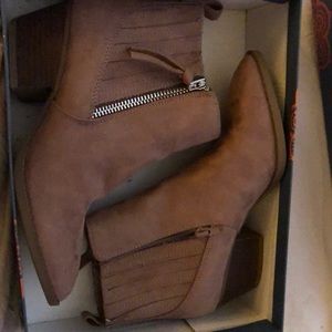 Carlos Santana booties in mauve color